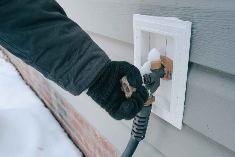 Homeowner trying to fix a frozen outdoor faucet